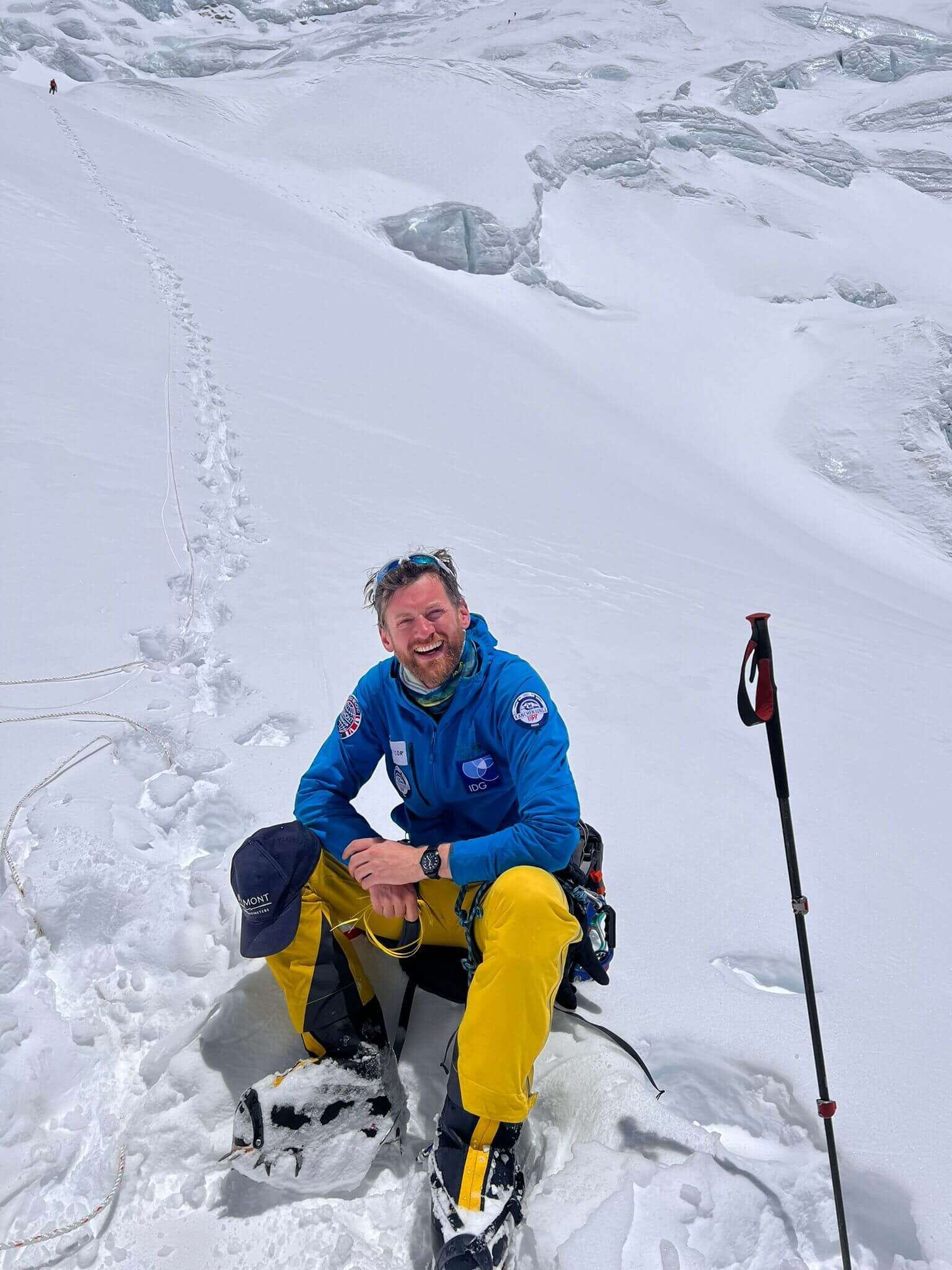 P314-033-Sticky-snow-balling-under-my-crampon-which-can-get-dangerous-if-not-cleared-regularly